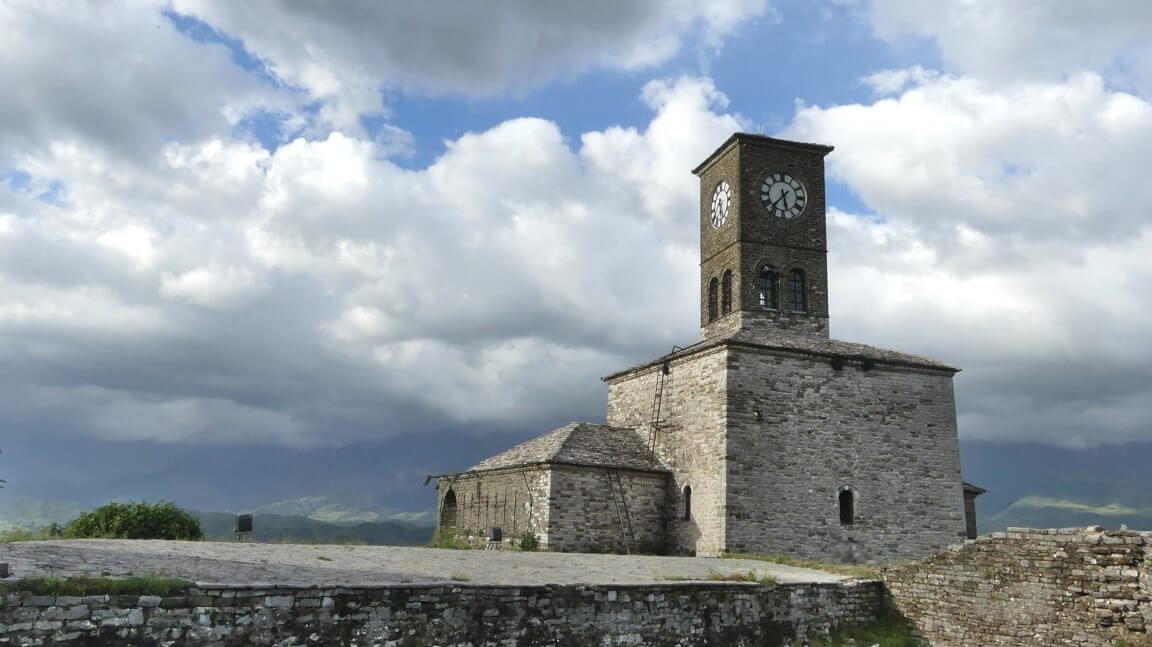 Uhrturm der Burg von Gjirokastra.