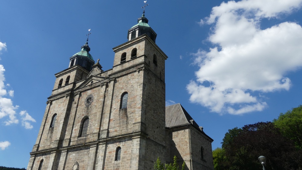 Kathedrale mit zwei Türmen.