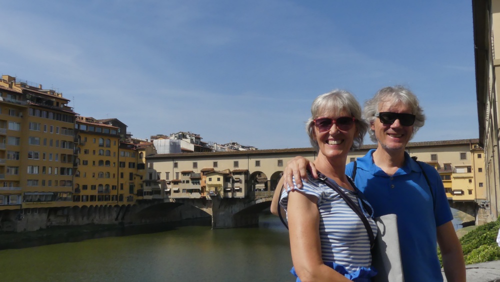Gina und Marcus vor dem Ponte Vecchio in Florenz.