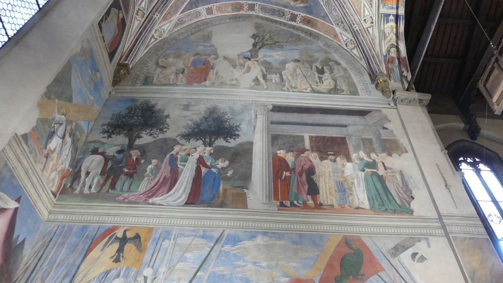 Bunte Fresken in der Cappella Bacci.